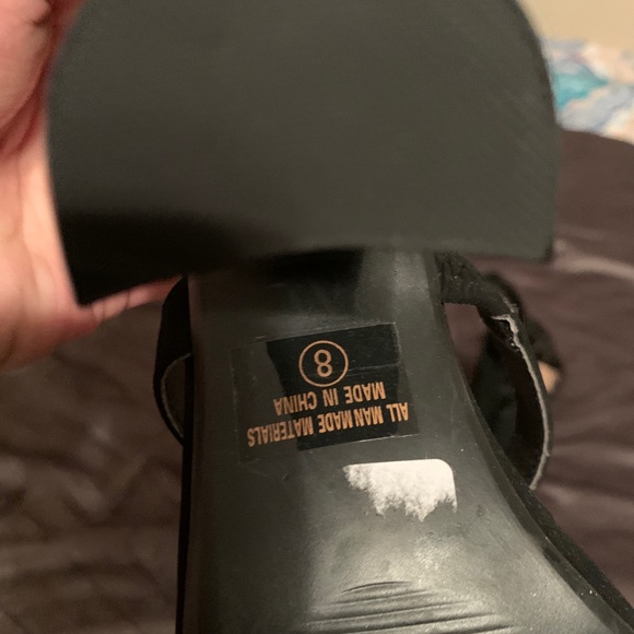 Heels - Picture 3 of 3